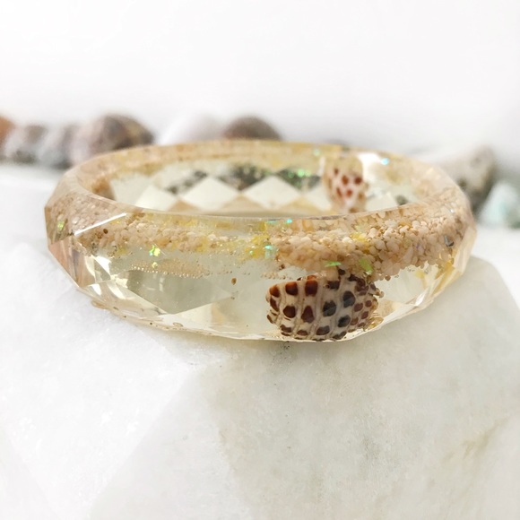Hawaiian Cone Shell Sand & Glitter Faceted Bangle - Picture 3 of 5